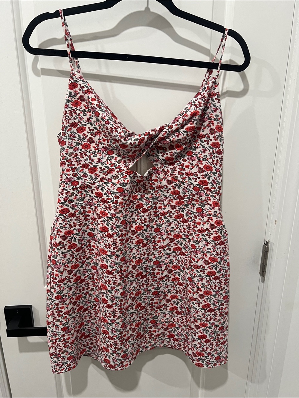 Abercrombie & Fitch Floral Red & White Twist Front Cut Out  Dress Size Large